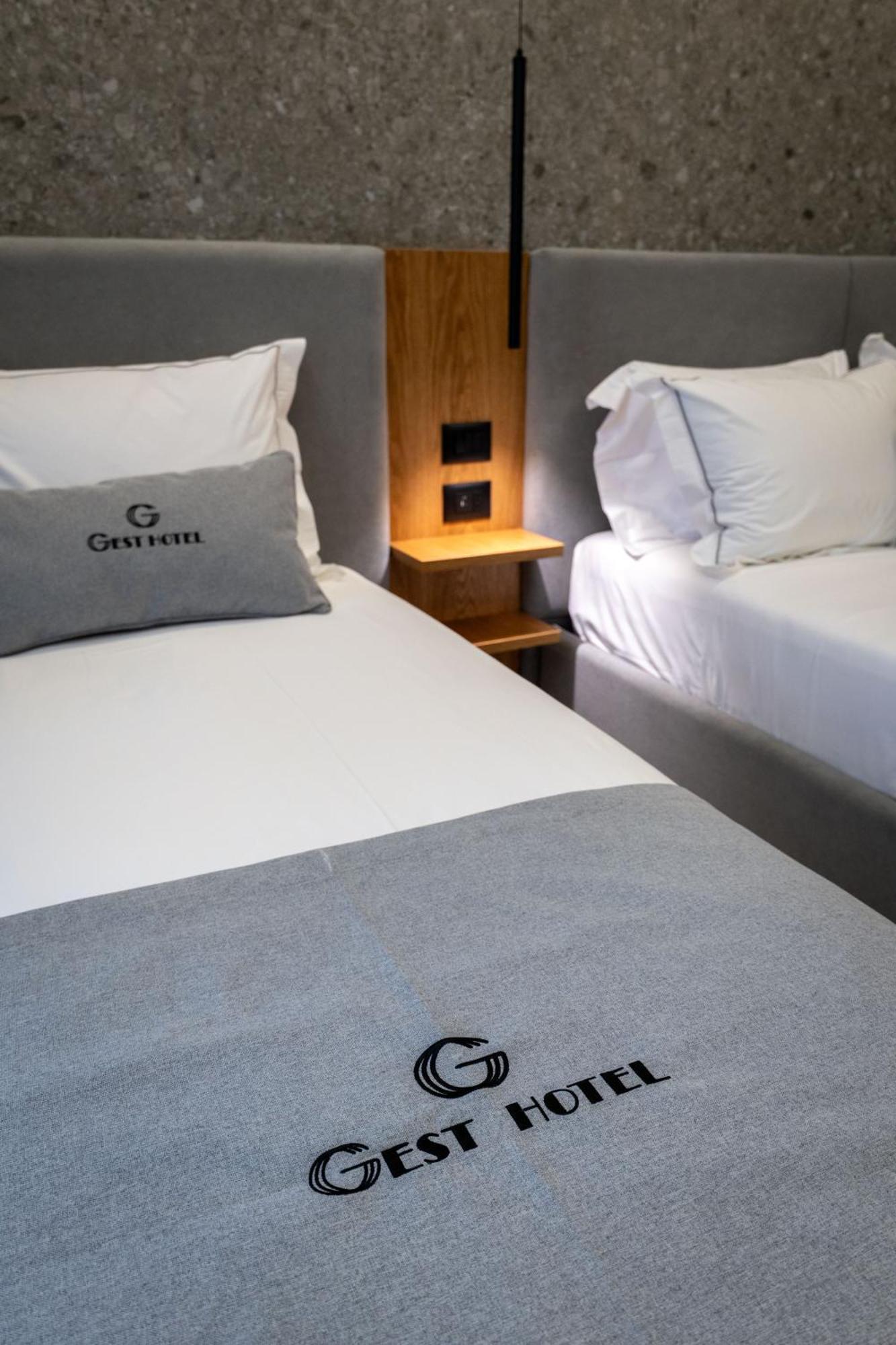 Gest Hotel Radhimë Esterno foto