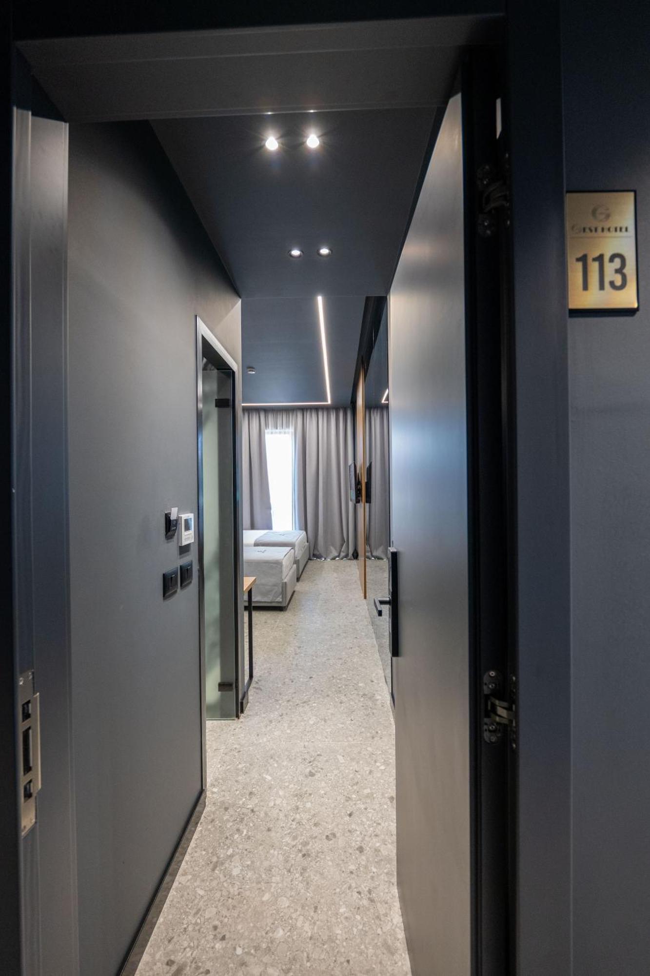 Gest Hotel Radhimë Esterno foto