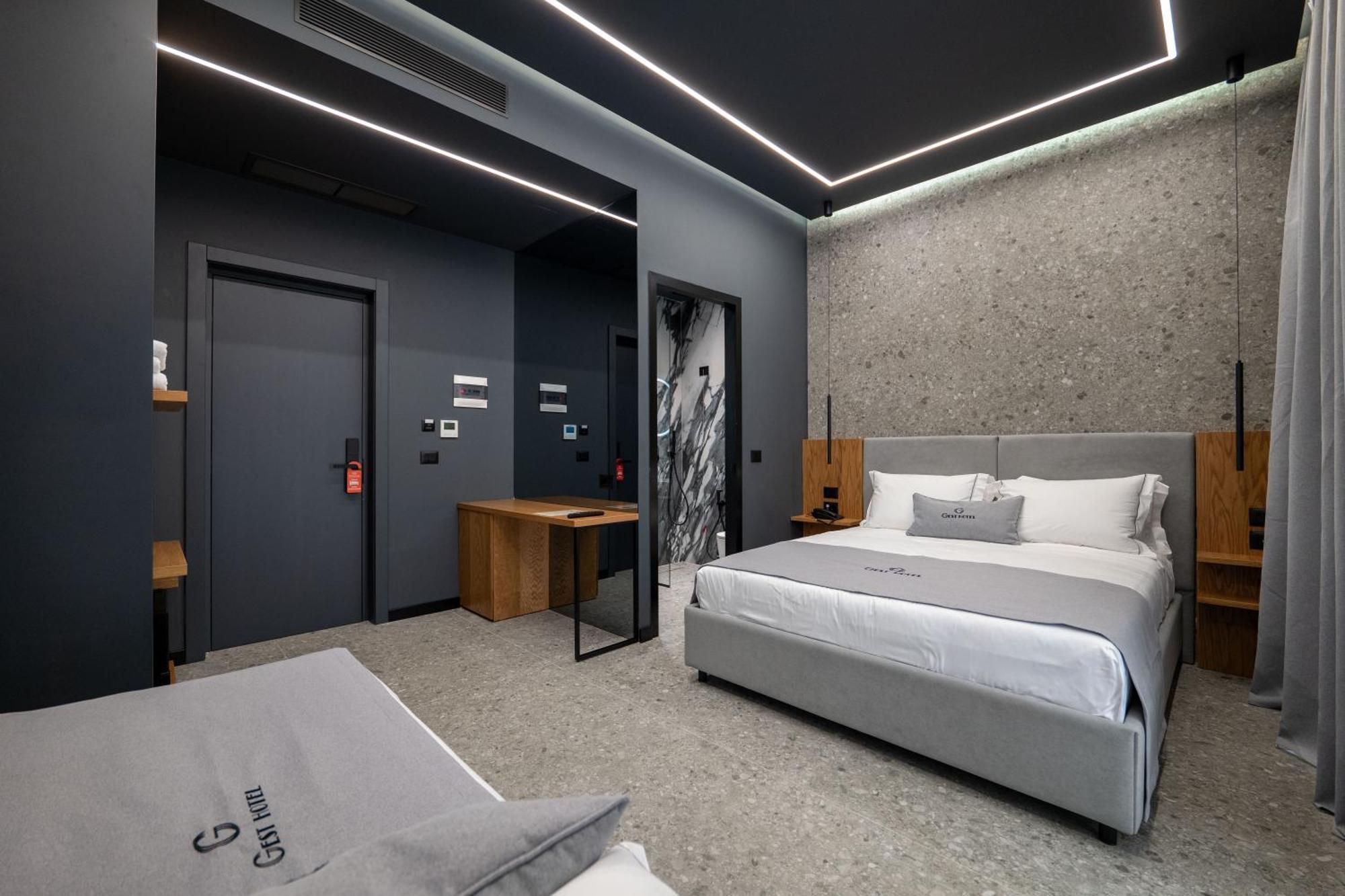Gest Hotel Radhimë Esterno foto