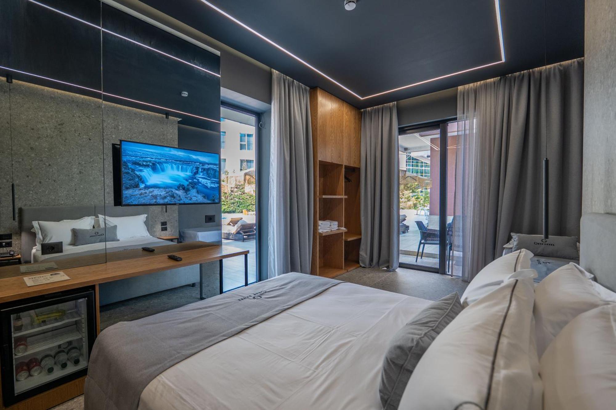 Gest Hotel Radhimë Esterno foto