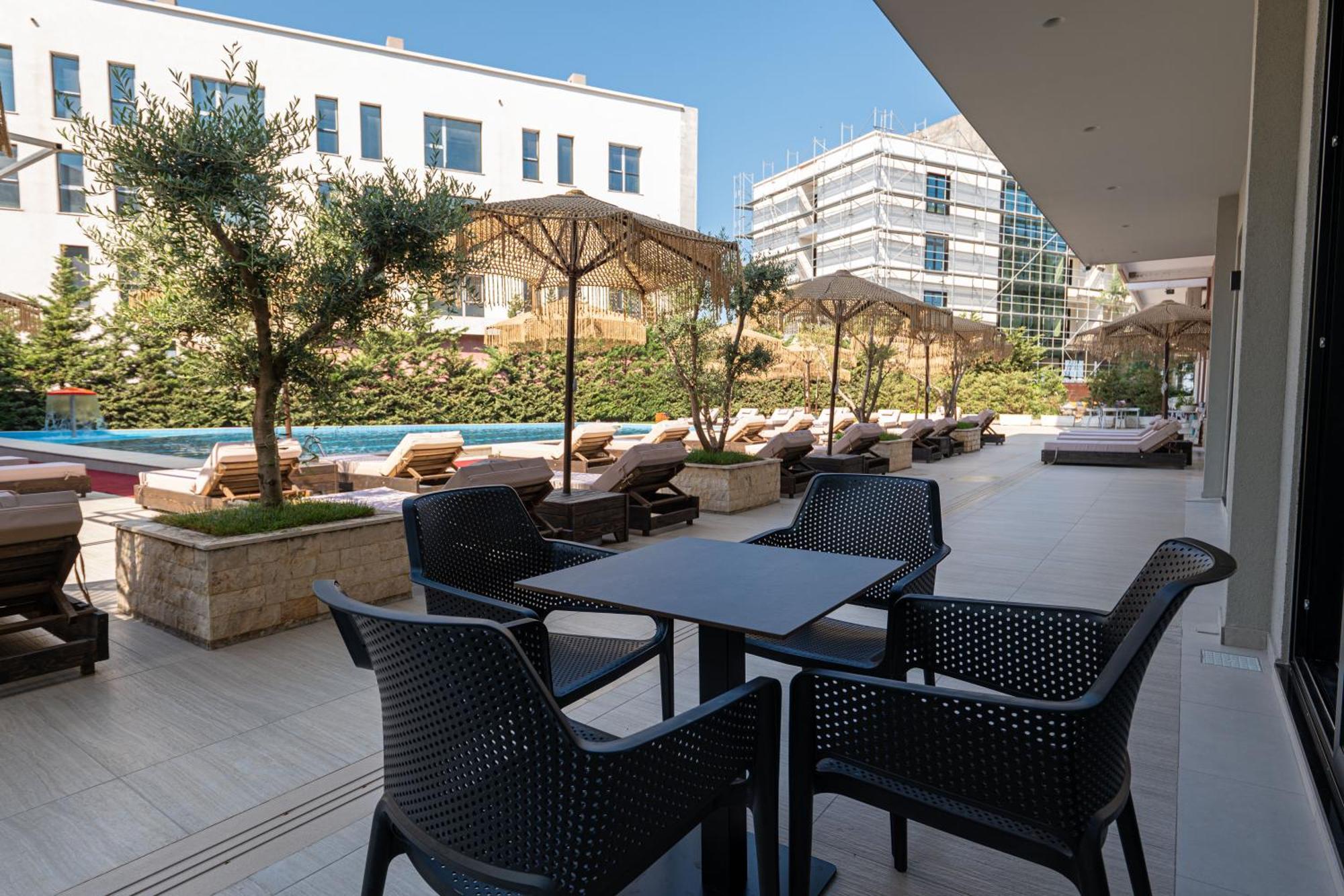 Gest Hotel Radhimë Esterno foto