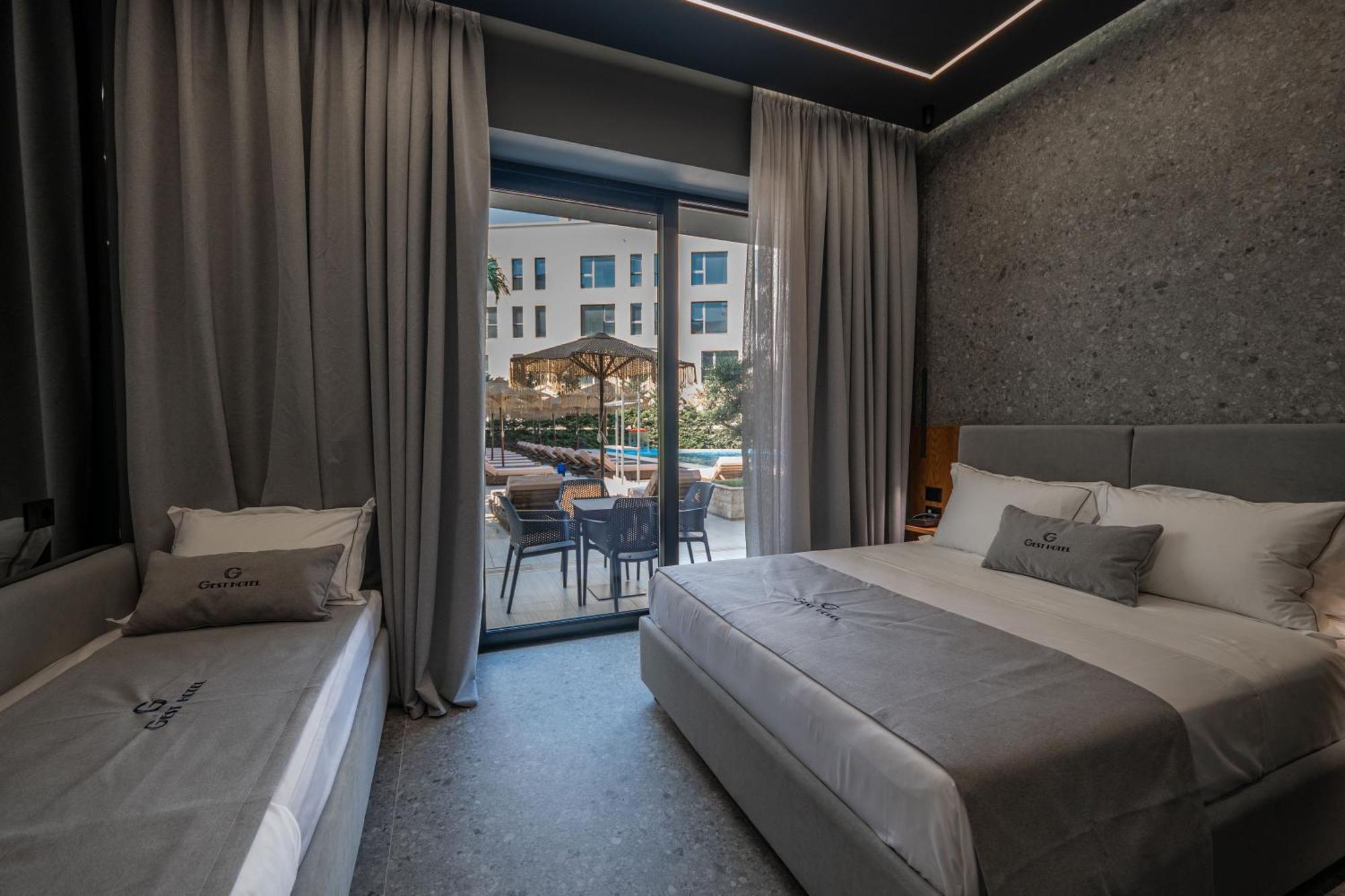 Gest Hotel Radhimë Esterno foto