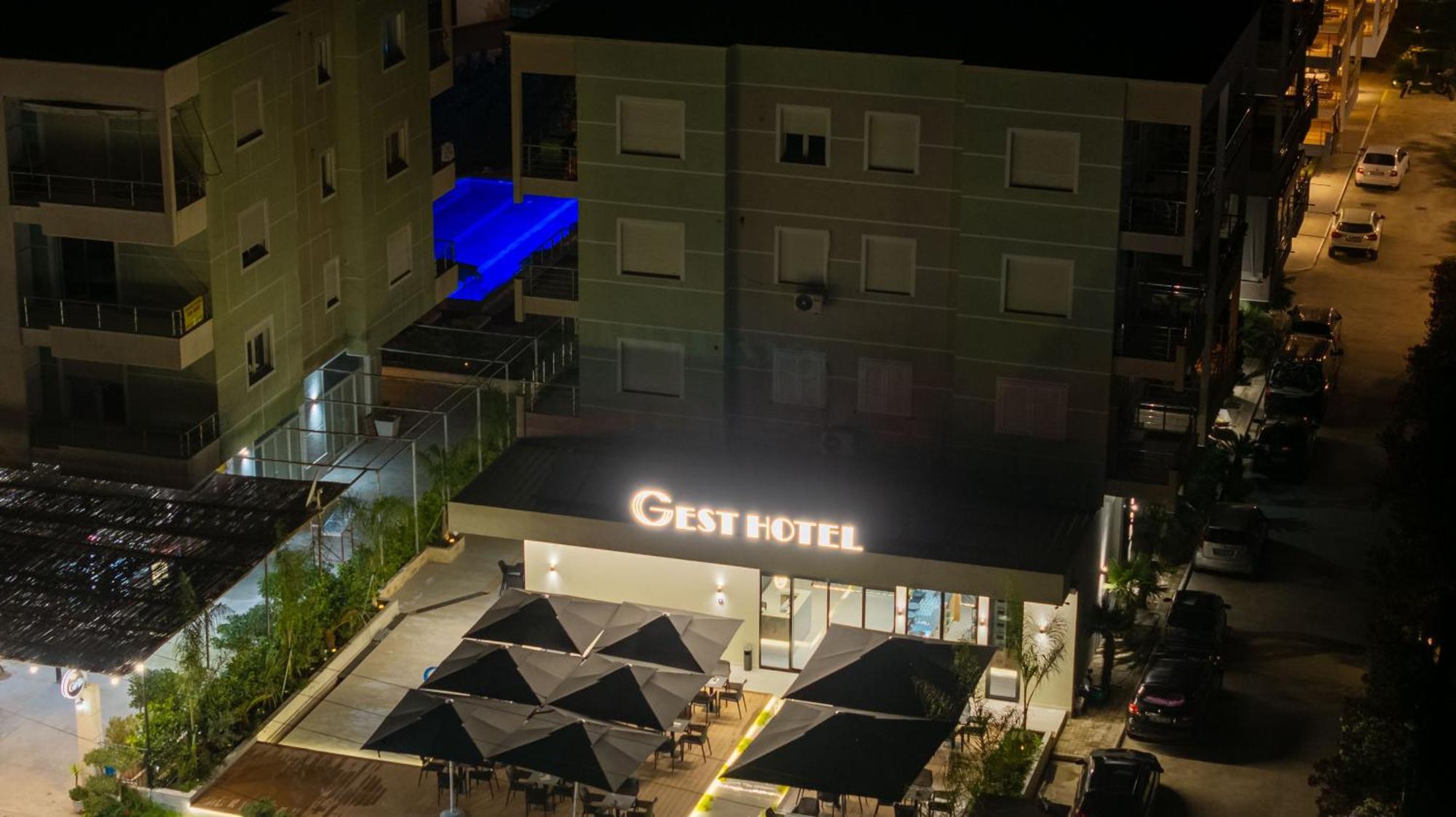 Gest Hotel Radhimë Esterno foto