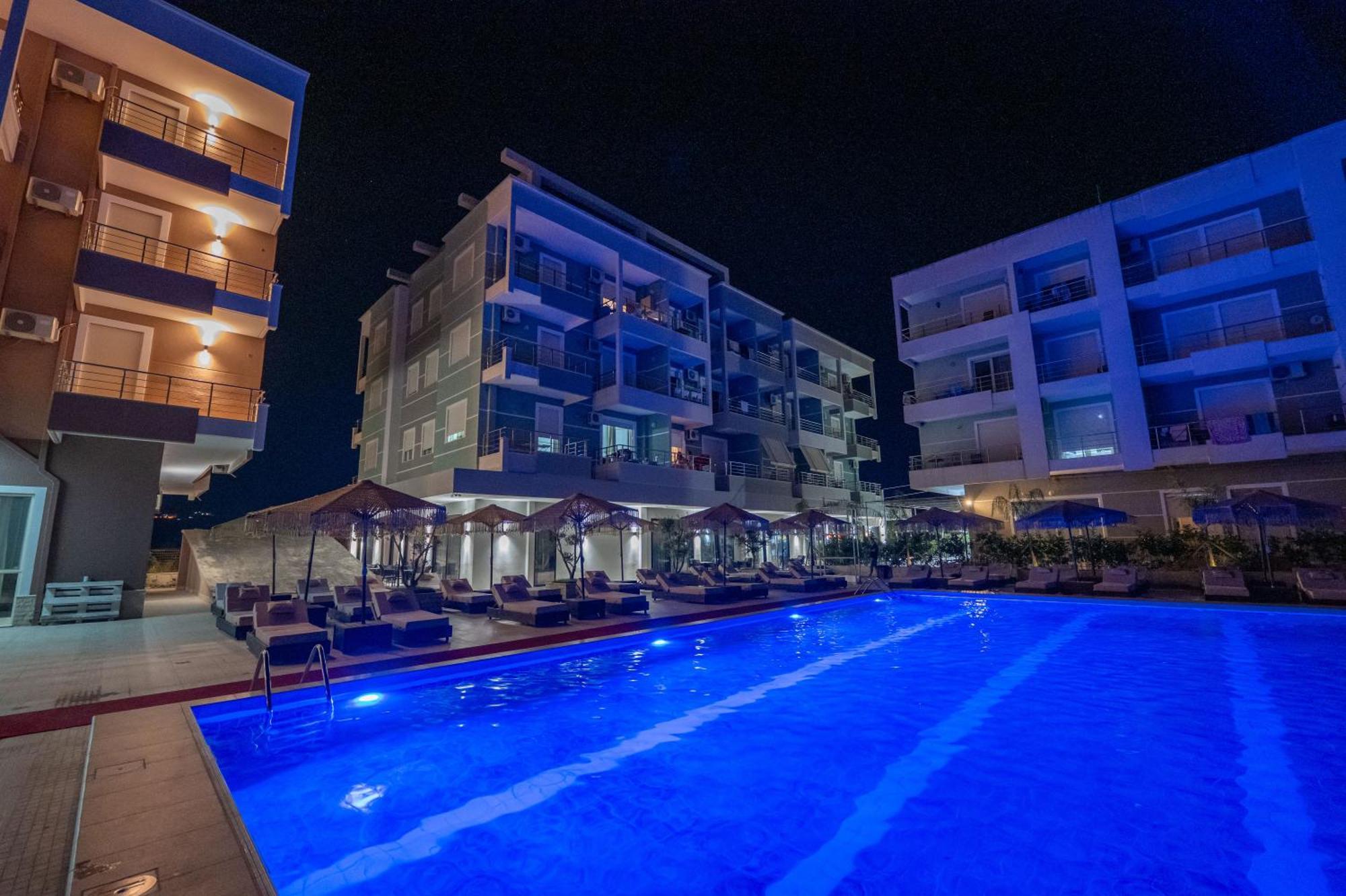 Gest Hotel Radhimë Esterno foto