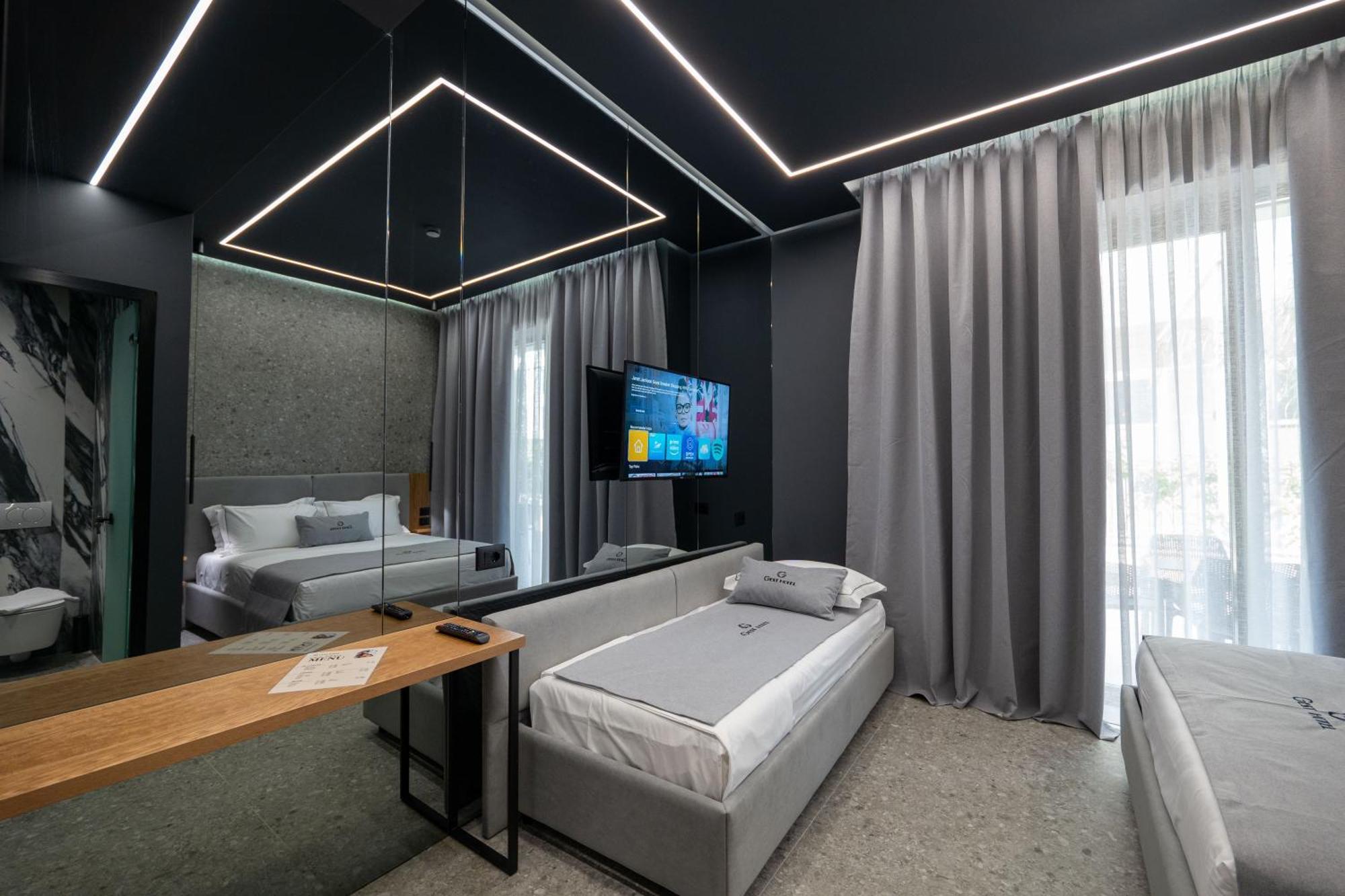 Gest Hotel Radhimë Esterno foto