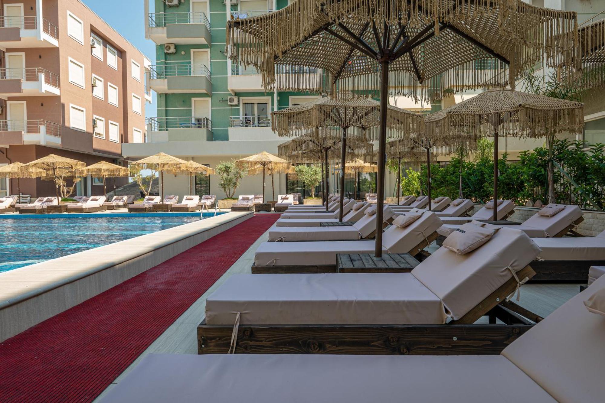 Gest Hotel Radhimë Esterno foto