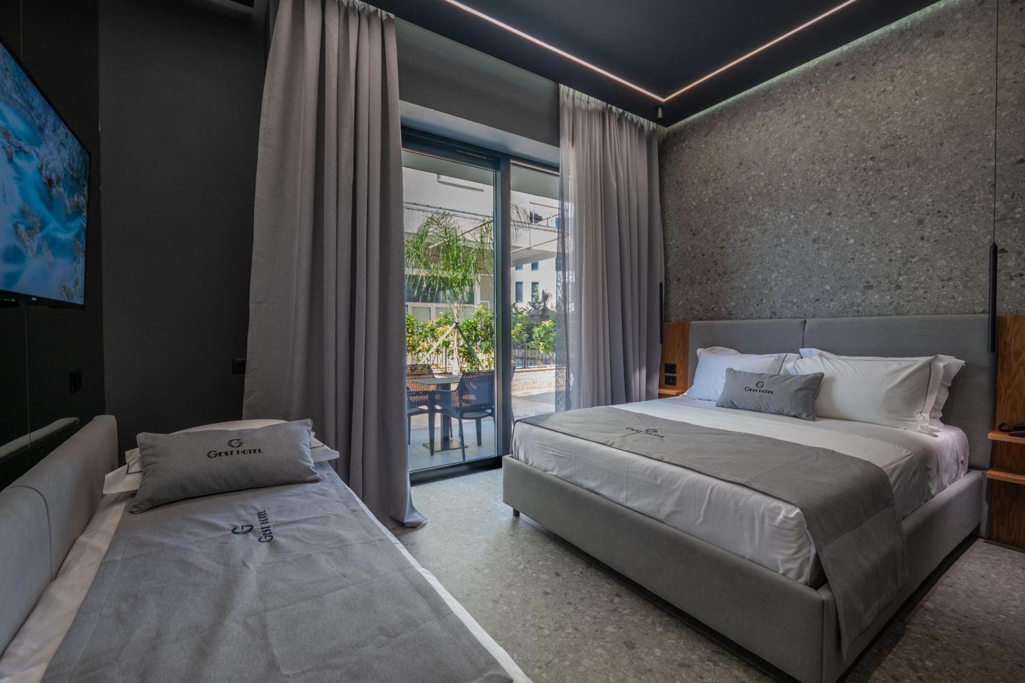 Gest Hotel Radhimë Esterno foto