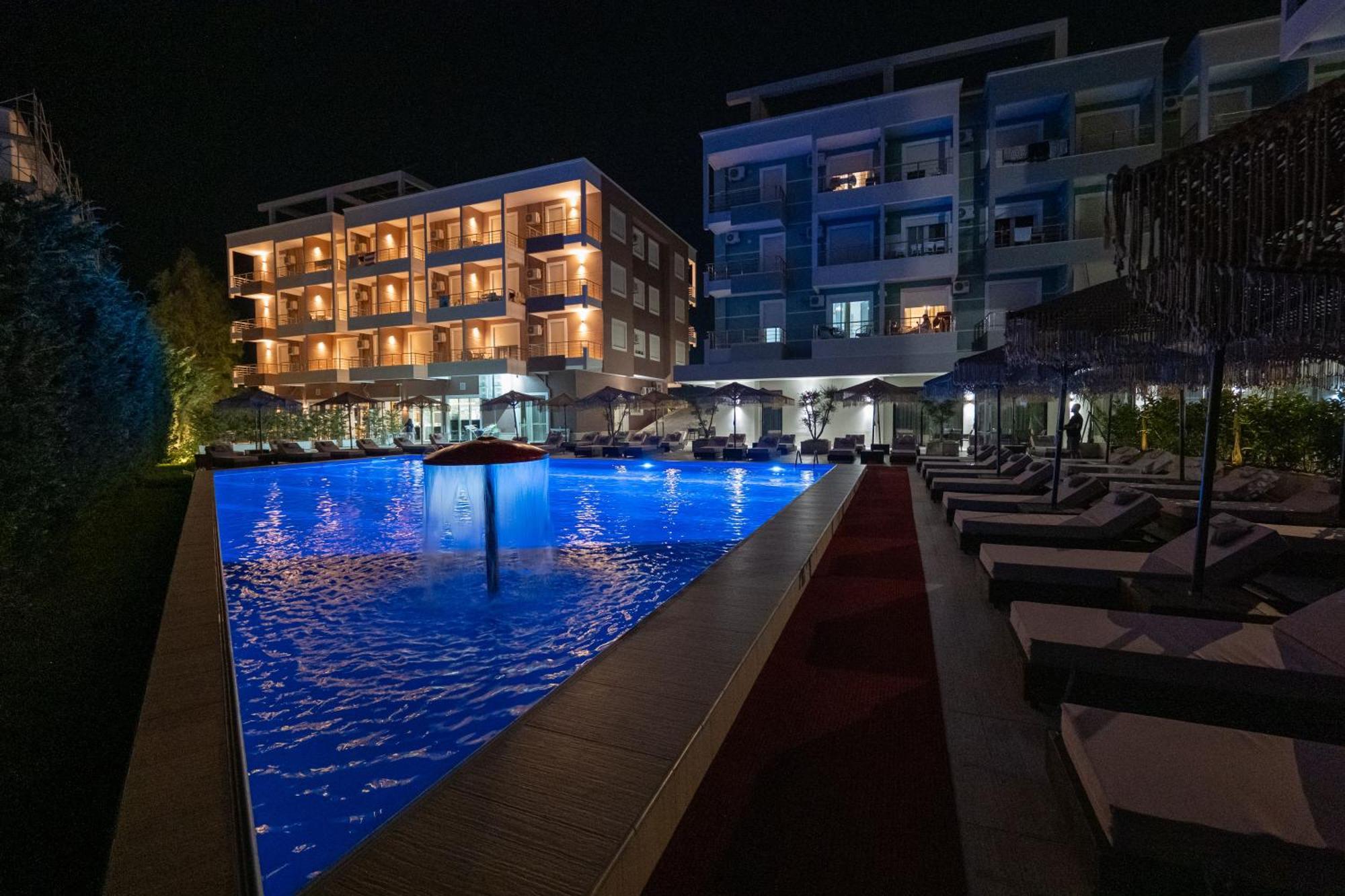 Gest Hotel Radhimë Esterno foto